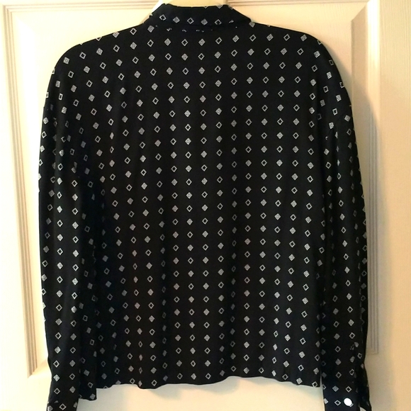 ANA long sleeve blouse, button front and cuffs. Size M. Worn once, 100%rayon - Picture 7 of 9
